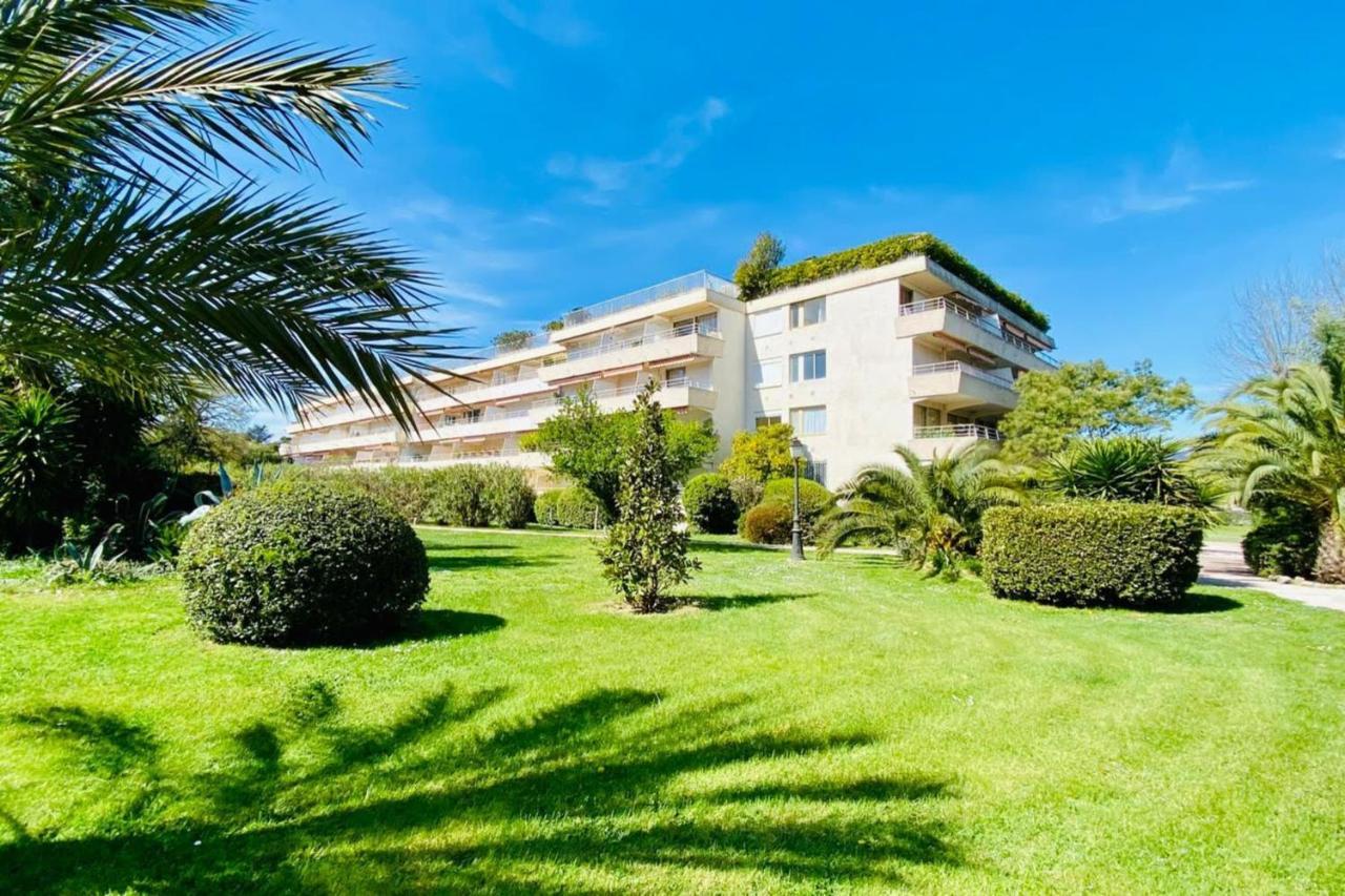 Charming Studio With Pool In Saint Tropez Apartamento Exterior foto